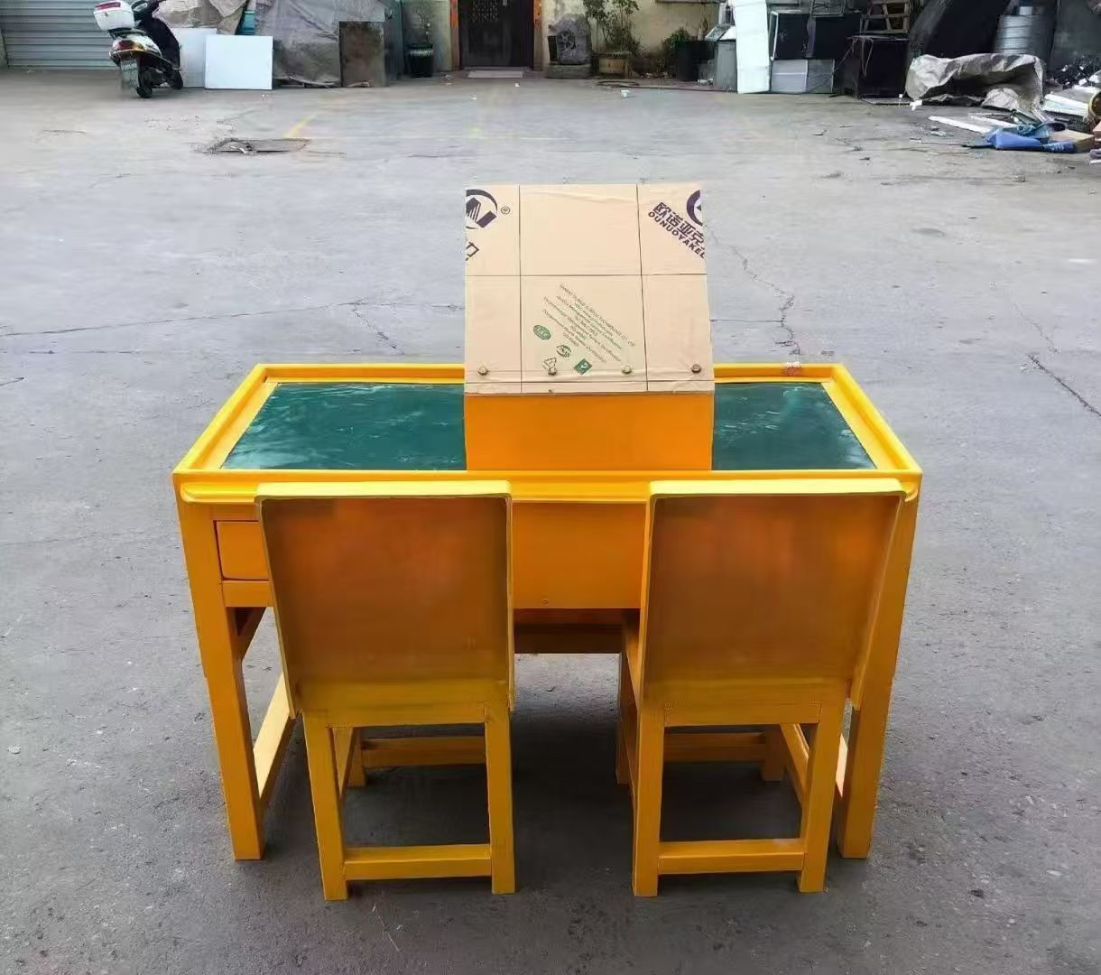 宽甸防静电导通桌井下煤矿火工品发放桌：危险品流转的安全守护者